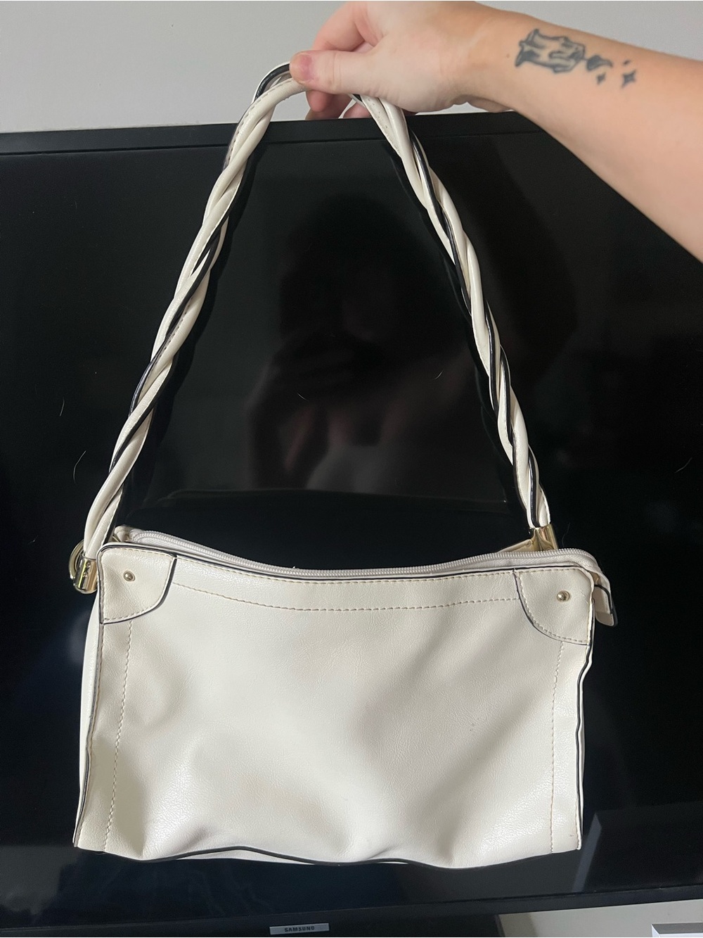 Relic Cream Twisted-Detail Shoulder Bag